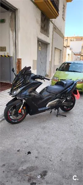 Kymco AK 550 – Vista 2