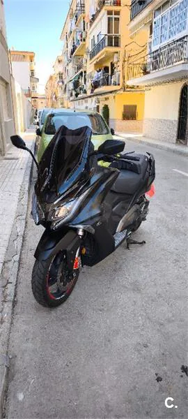 Kymco AK 550 – Vista 3