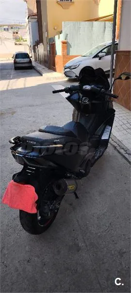 Kymco AK 550 – Vista 4