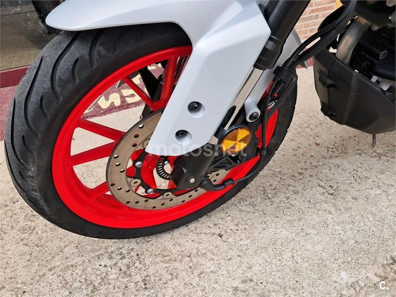 Yamaha MT-125 – Vista 12