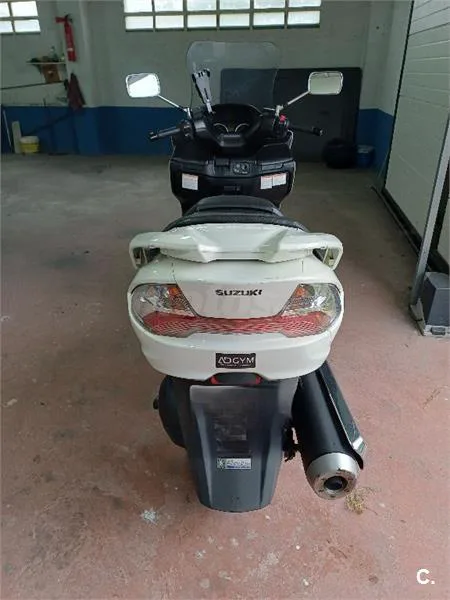 Suzuki Burgman 400 – Vista 2