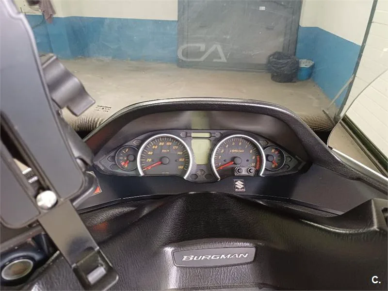 Suzuki Burgman 400 – Vista 6