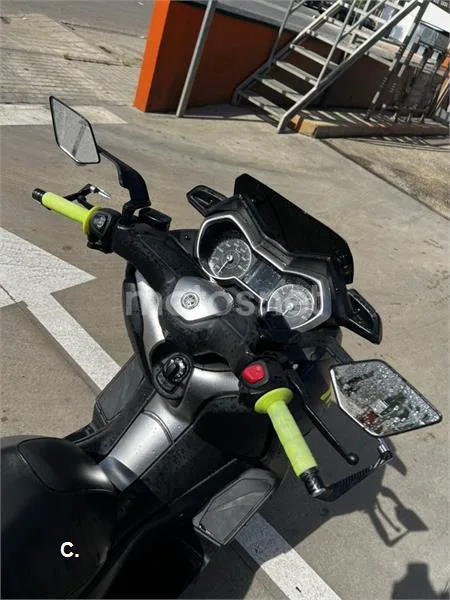 Yamaha XMAX 300 – Vista 11
