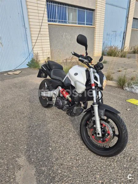 Yamaha MT-03 – Vista 13
