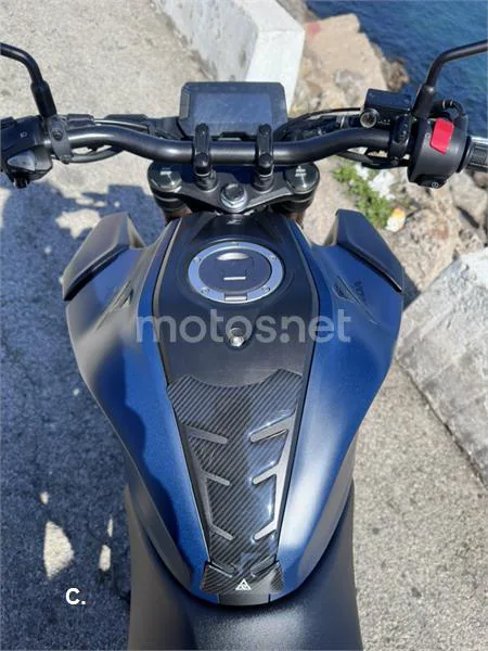 Honda CB 125 R – Vista 4