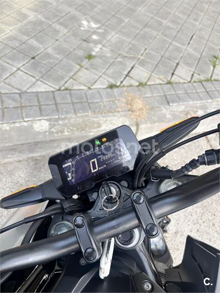 Honda CB 125 R – Vista 6