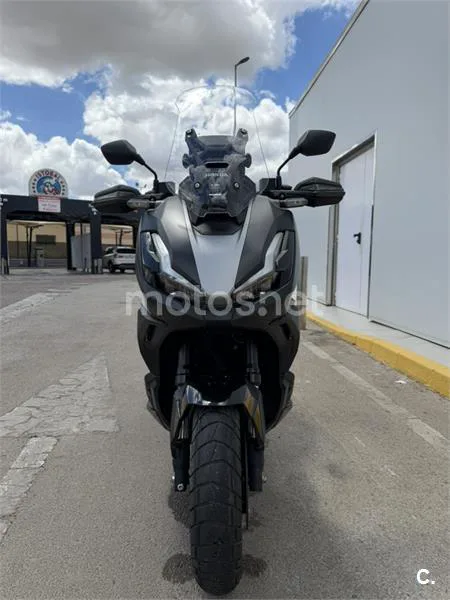Honda ADV 350 – Vista 4