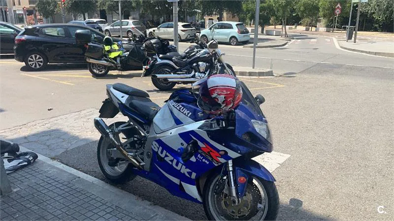 Suzuki GSX-R750 – Vista 4