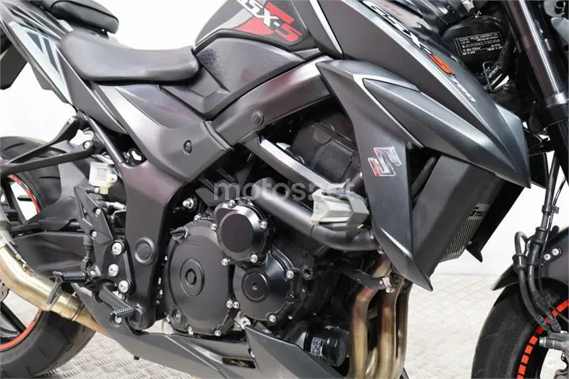 Suzuki GSX-S750 – Vista 12