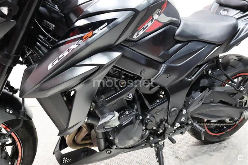 Suzuki GSX-S750 – Vista 13