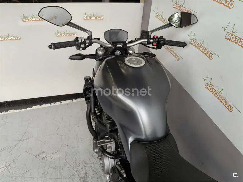 Ducati Monster 821 – Vista 13