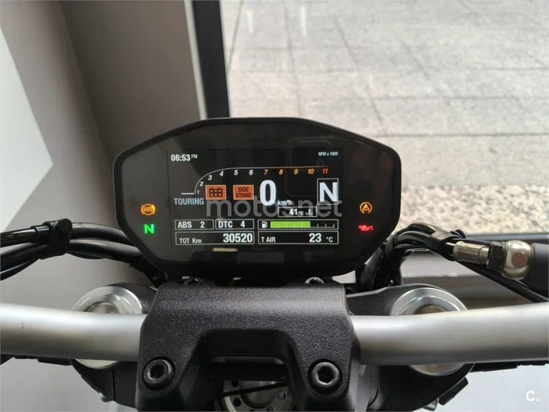 Ducati Monster 821 – Vista 9