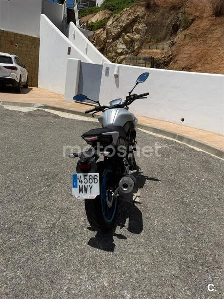 Yamaha MT-125 – Vista 4