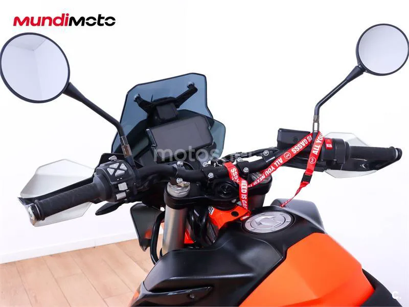 KTM 890 – Vista 11