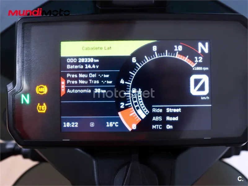 KTM 890 – Vista 12