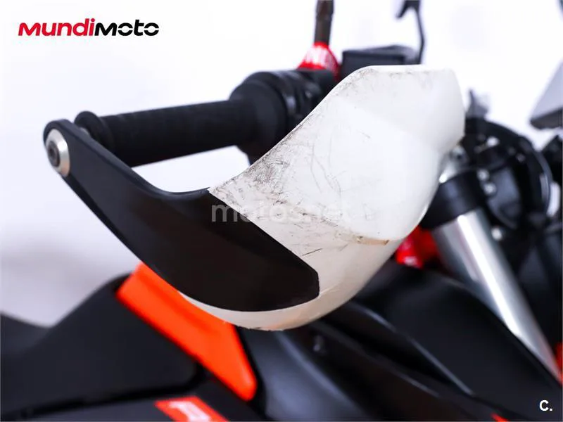 KTM 890 – Vista 15