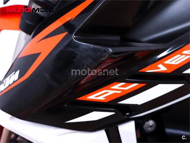 KTM 890 – Vista 20