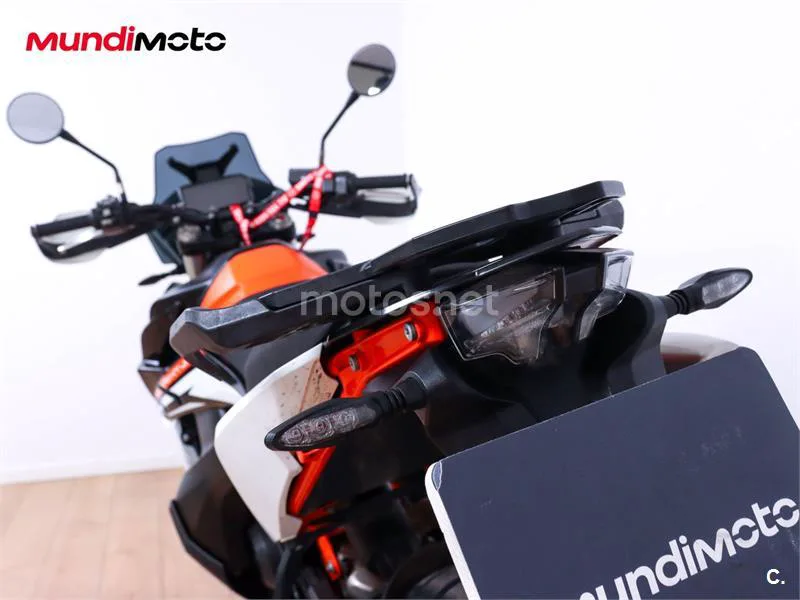 KTM 890 – Vista 9