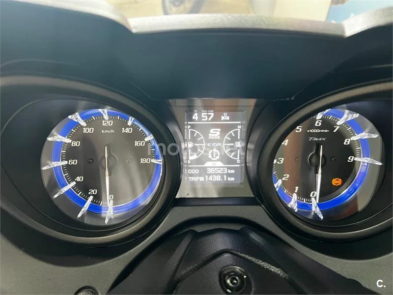 Yamaha TMAX 560 – Vista 3