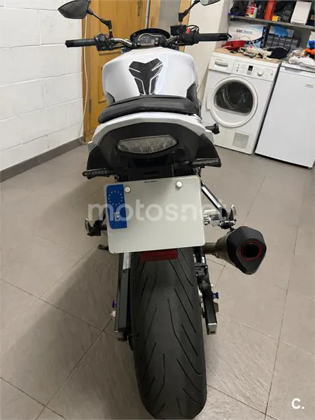 Suzuki GSR 750 – Vista 5