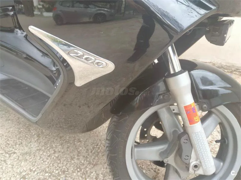 Piaggio X8 200 – Vista 6