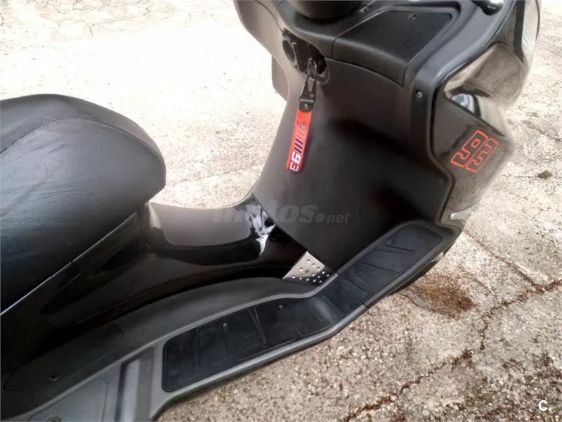 Piaggio X8 200 – Vista 8