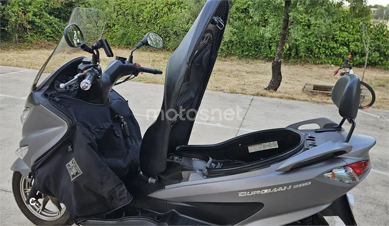 Suzuki Burgman 200 – Vista 7