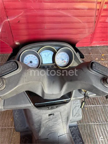 Kymco Super Dink 300i – Vista 6