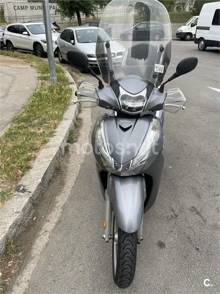 Honda SH 300i – Vista 2