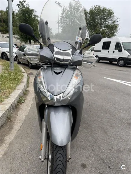 Honda SH 300i – Vista 10