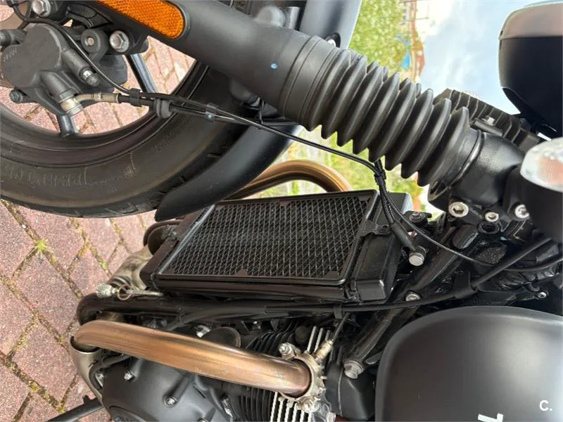 Triumph Street Twin – Vista 8