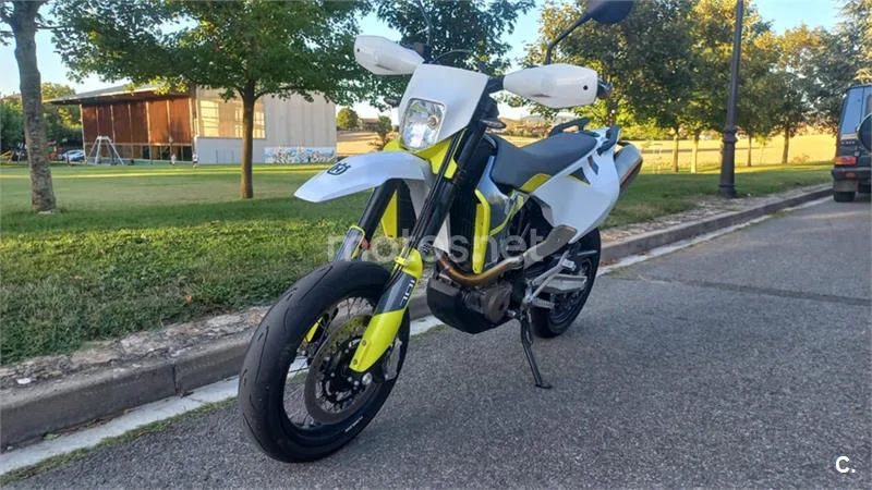 Husqvarna 701 Supermoto – Vista 3