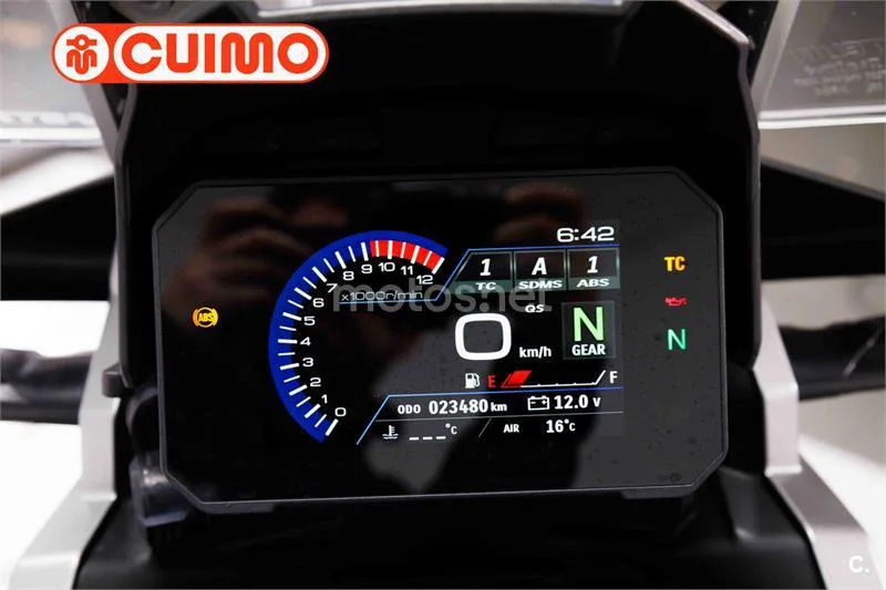 Suzuki V-Strom 1050 – Vista 24
