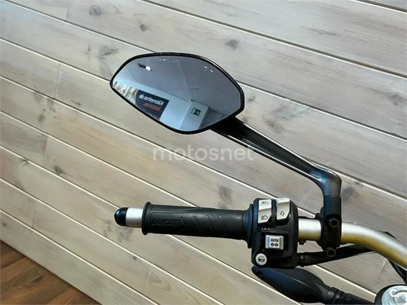 Ducati Monster 821 – Vista 11