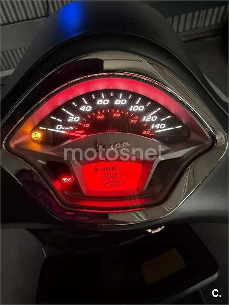 Vespa GTS 300 ie Super – Vista 9