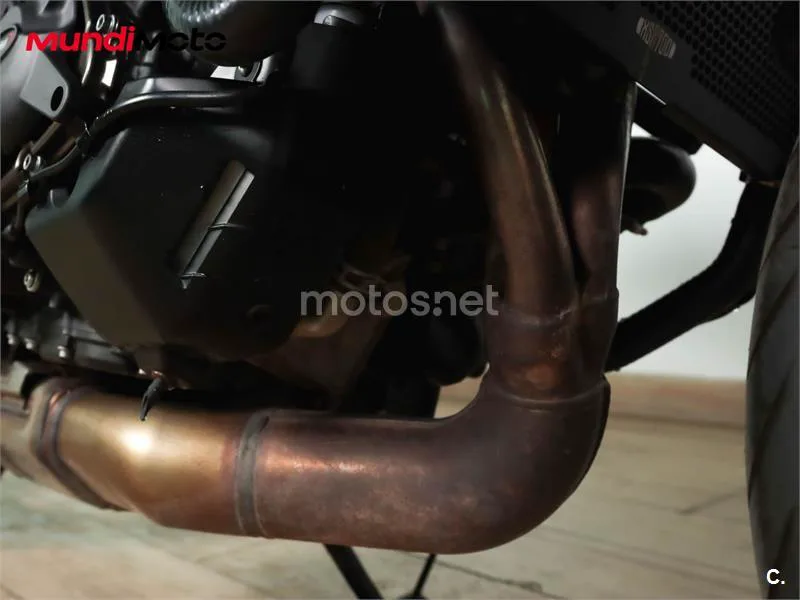 Yamaha XSR 900 – Vista 15