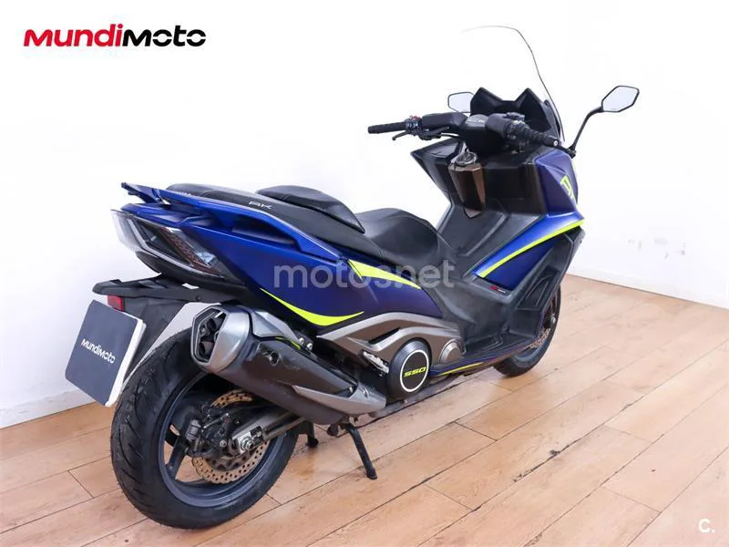 Kymco AK 550 – Vista 3