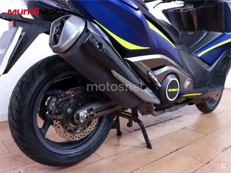 Kymco AK 550 – Vista 4