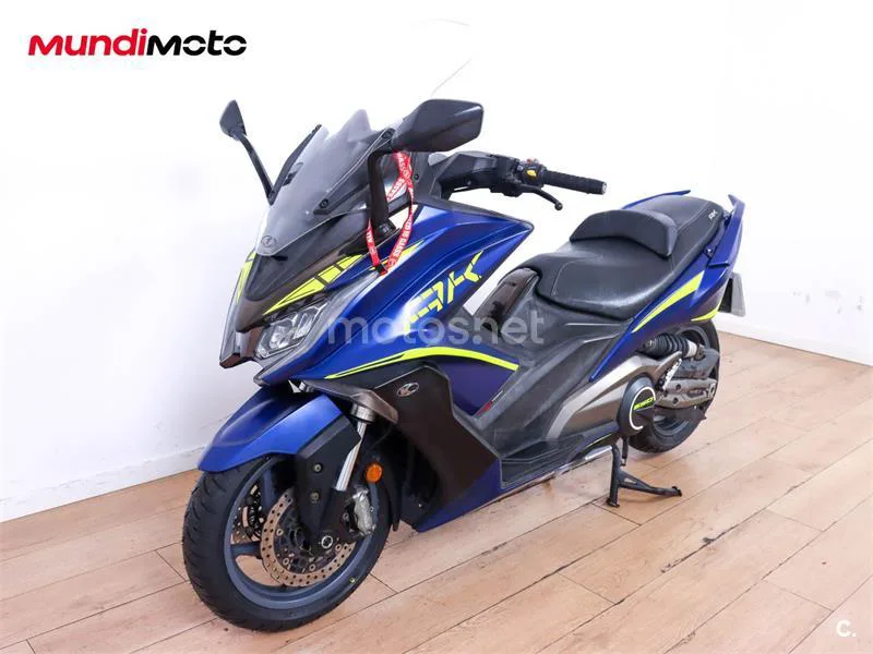 Kymco AK 550 – Vista 7