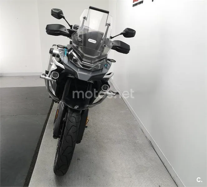 CFMOTO 800MT – Vista 3
