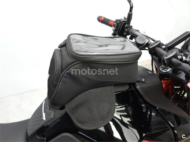 Honda CB 750 Hornet – Vista 15