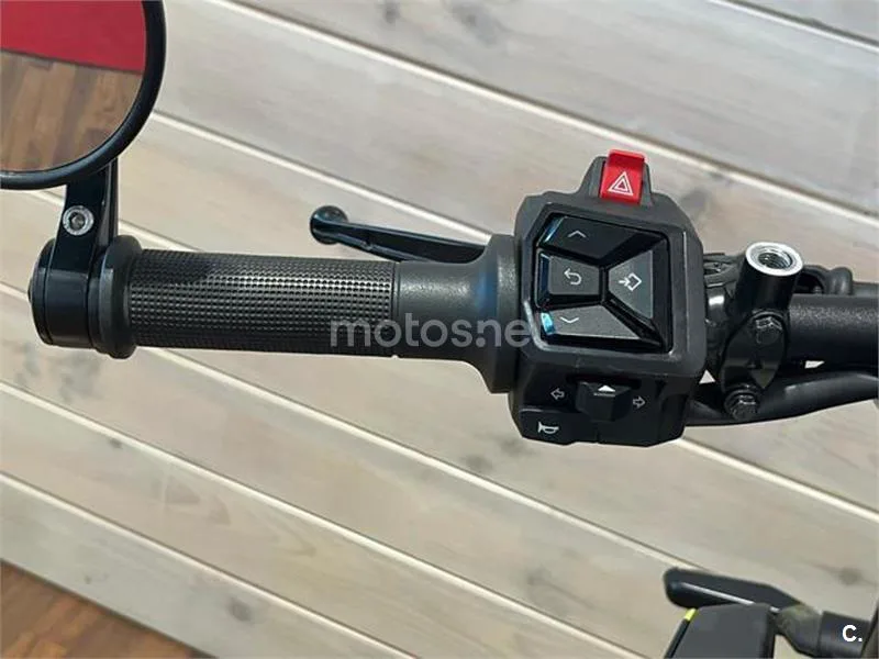 Husqvarna Svartpilen 401 – Vista 12