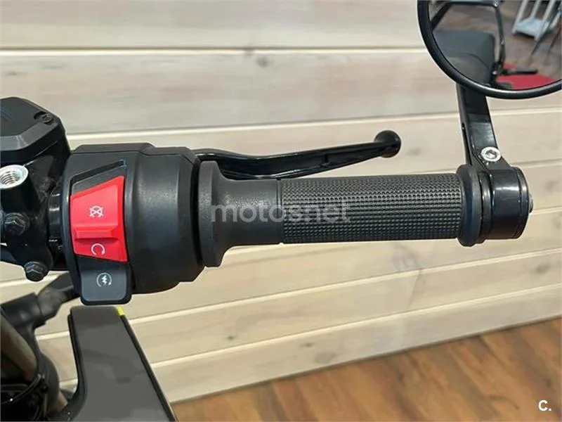 Husqvarna Svartpilen 401 – Vista 14