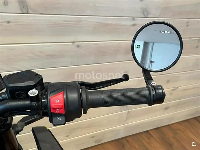 Husqvarna Svartpilen 401 – Vista 15