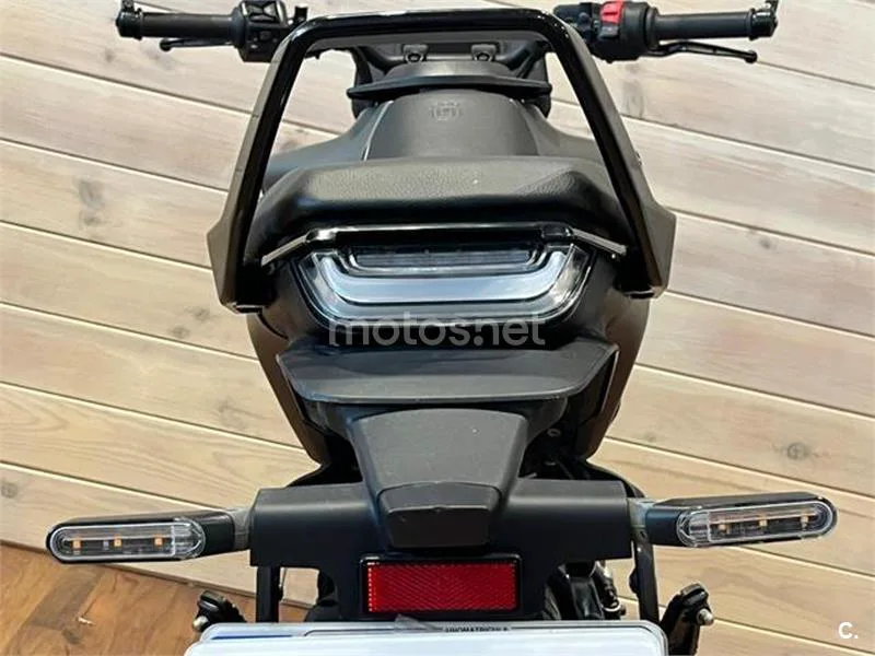 Husqvarna Svartpilen 401 – Vista 6