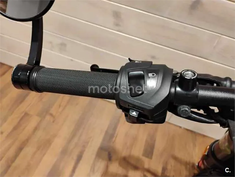 Husqvarna Svartpilen 401 – Vista 12
