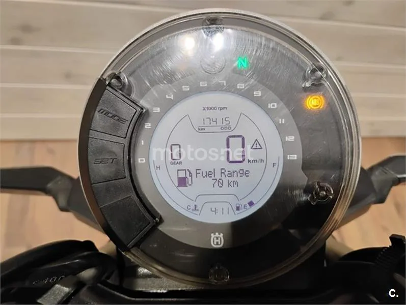 Husqvarna Svartpilen 401 – Vista 13