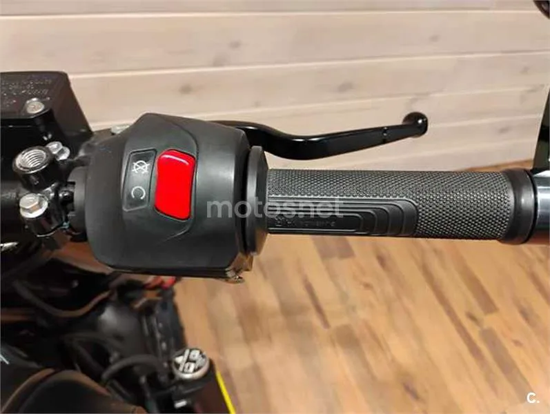 Husqvarna Svartpilen 401 – Vista 14
