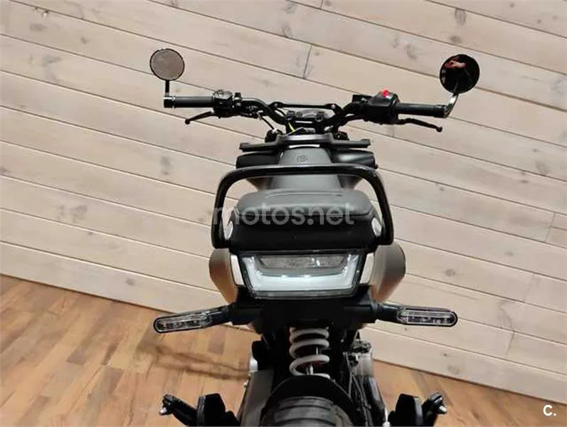 Husqvarna Svartpilen 401 – Vista 6