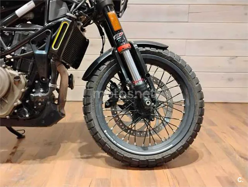Husqvarna Svartpilen 401 – Vista 9